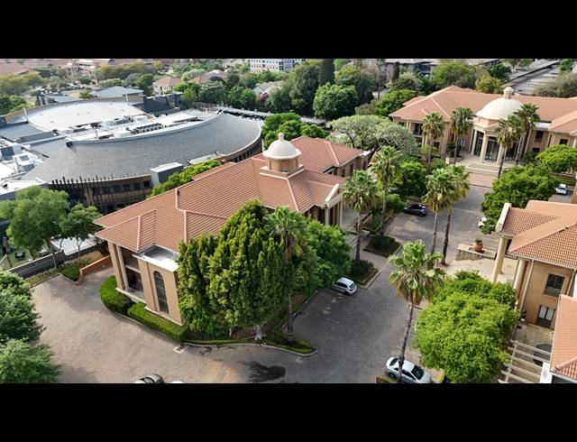 4,790M² OFFICE FOR SALE IN BRYANSTON